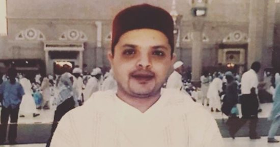 محمد هنيدى ينشر صورة له من داخل المسجد النبوى