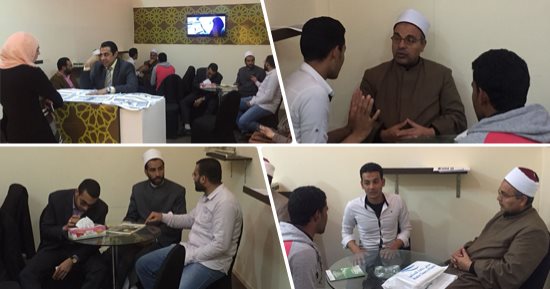 صور.. ماذا يسأل زوار معرض الكتاب فى ركن الفتوى بجناح الأزهر؟.. الإجهاض و"البيتكوين" والزواج العرفى وتفتيش الزوجة بهاتف زوجها والطلاق أبرز الاستفسارات.. المشرف العام: 35 مفتيًا يجيبون على 500 زائر يوميًا