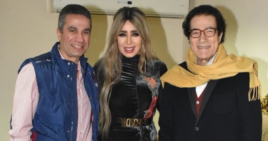 فاروق حسنى ونجوم الإعلام يشاهدون "فرصة سعيدة" لأحمد بدير وإيمان أبو طالب