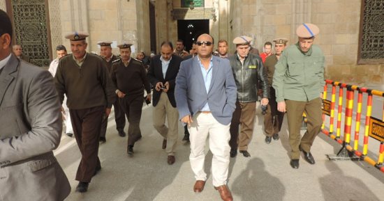 صور.. مدير أمن الغربية يتفقد خدمات تأمين المسجد الأحمدى بطنطا