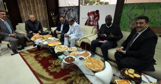 "المشلتت والفول والمسقعة" على مائدة رئيس الكاف فى اللجنة الأوليمبية