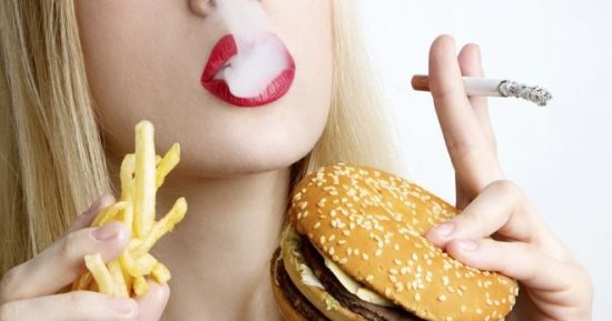 أكل وشرب وكمان تدخين يعنى السمنة هتزيد أكيد.. اعرف ازاى تتخلص منها