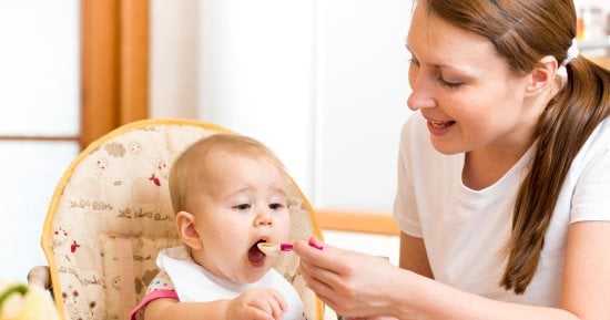 الدكتور هيقولك.. السن المناسب إنك تبتدى تدخلى للبيبى أكل