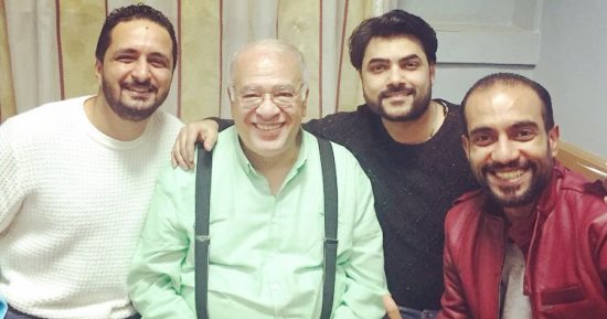 صلاح عبد الله يحتفل بـ"عوالم خفية" بصورة مع مؤلفى العمل الثلاثة