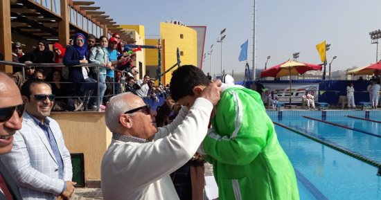 فيديو وصور.. محافظ بور سعيد يكرم الفائزين بالبطولة المفتوحة لبراعم السباحة