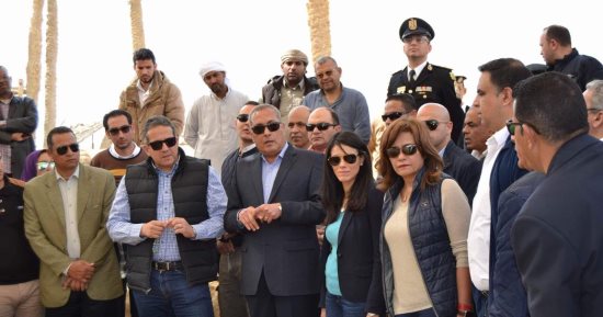وزيرا الآثار والسياحة يتفقدان مشروع عيون موسى بطريق السويس - جنوب سيناء