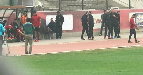 صور.. الخطيب يحضر مران الأهلى ويجتمع مع البدرى وغالى