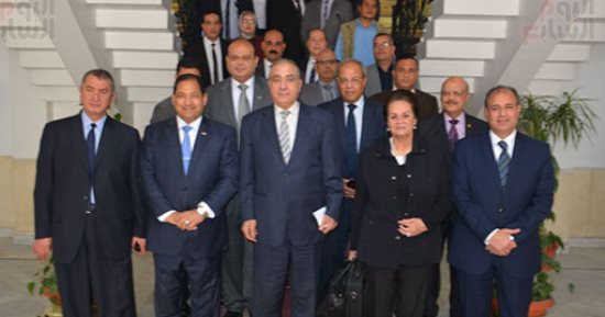 صور.. 4 وزراء فى جولات مكوكية بالمحافظات.. وزير التنمية المحلية يستعرض المشروعات المنفذة مع 5 محافظين.. والآثار: زيارة عيون موسى عنوانا للأمن والاستقرار.. وخالد عبد العزيز: مشروع فرع نادى الإسماعيلى يعد إنجازا