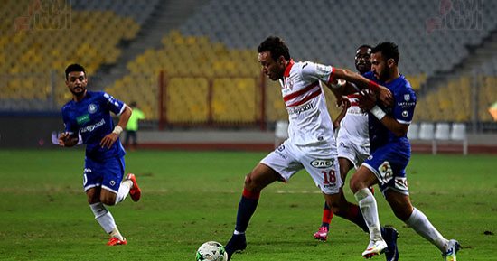 فيديو.. عنتر يغادر مواجهة سموحة مصابا بعد تسجيله هدف الزمالك