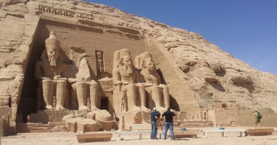 وفد تليفزيون روسيا يصور حلقات عن أبوسمبل استعداداً لعودة الطيران الروسى