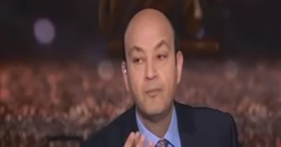 فيديو.. عمرو أديب يسخر من وزير الدفاع القطرى: أول مرة يرتدى الزى العسكرى
