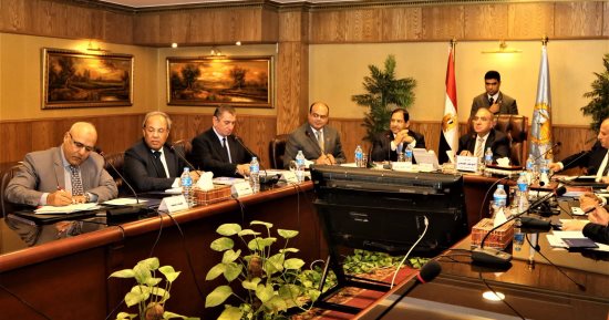 صور .. محافظ كفر الشيخ: استعرضت المشروعات الاستثمارية