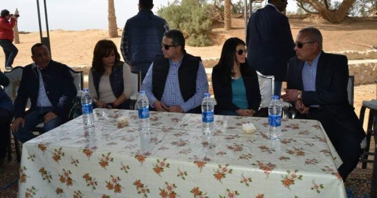 بدء زيارة وزيرا الآثار والسياحة لمشروع تطوير عيون موسى الآثرى بطريق السويس
