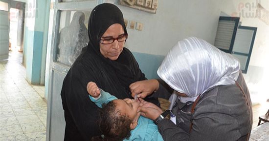 صور.. بدء حملة تطعيم الأطفال ضد مرض شلل الأطفال بالأقصر