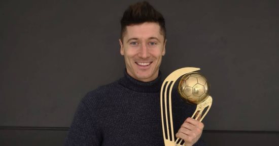 ليفاندوفسكى يتسلم جائزة أفضل لاعب فى بولندا