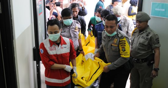صور.. 27 قتيلا جراء تصادم حافلة بدراجة نارية فى إندونيسيا