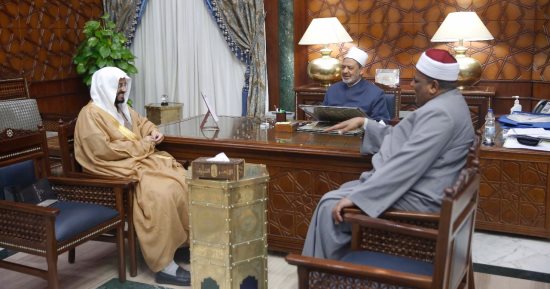 الإمام الأكبر شيخ الأزهر يستقبل مؤسس مشروع "السلام عليك أيها النبى"