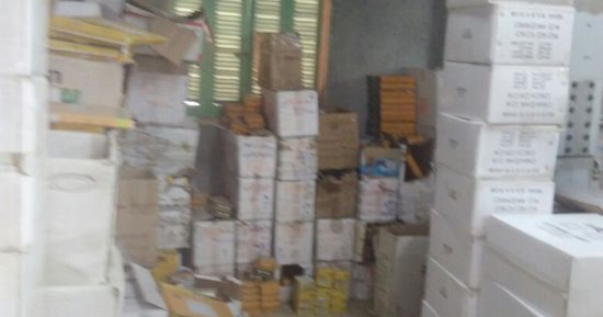 القبض على صاحب شركة لاستيراده أدوات كهربائية غير مطابقة للمواصفات بالجيزة 