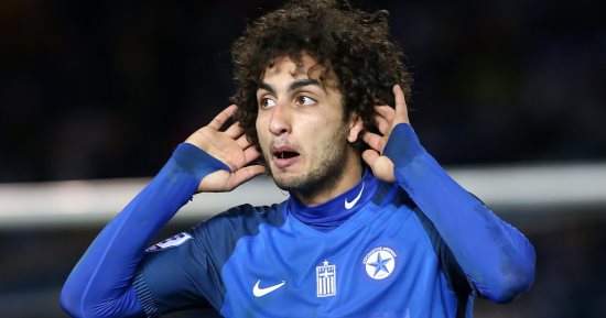 شاهد.. كيف رد عمرو وردة على هتافات جماهير أولمبياكوس العنصرية