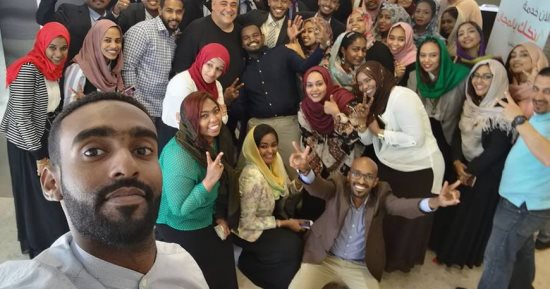 بعد الترويج بـ"إلعب يلا" لبنك سودانى.. أشهر أغانى مصرية "علقت فى دماغ الأجانب"