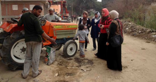 صور .. مياه سوهاج تطلق حملة لطرق الأبواب لأهمية الحفاظ على الصرف الصحى