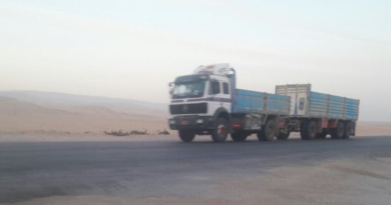 شكوى من السرعة الجنونية لسيارات النقل الثقيل بطريق أسوان الصحراوى