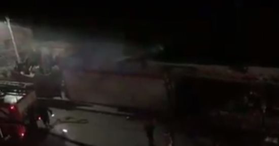 فيديو.. نشوب حريق فى منفذ سلع تموينية بالمنصورة