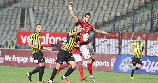 فيديو وصور.. أمطار فى مباراة الأهلى والمقاولون