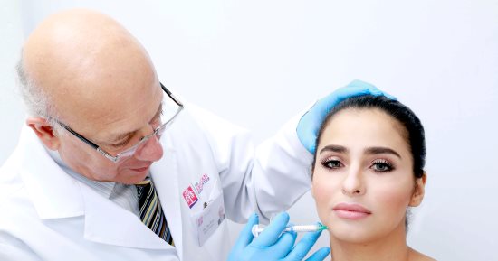 اعراض التهاب العصب السابع تشمل صعوبة التحدث وآلام بالأذن  