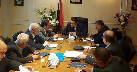 وزير قطاع الأعمال يناقش تطوير الشركات القابضة مع وفد من رؤساء النقابات