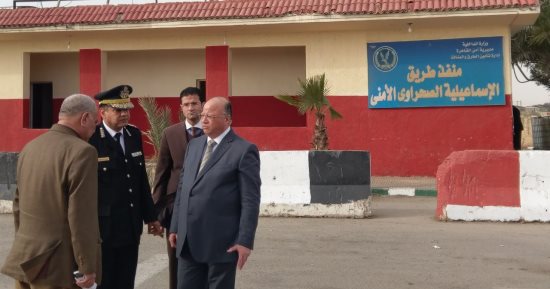 صور.. مدير أمن القاهرة يتفقد الأكمنة بالطرق الصحراوية  