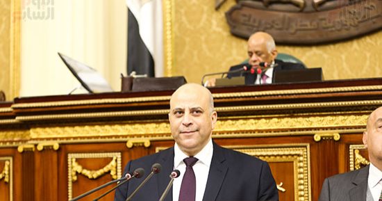 اقتصادية البرلمان: طرح شركات حكومية بالبورصة يدعم الموازنة بـ10مليارات جنيه