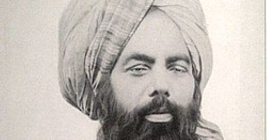 غلام أحمد القاديانى.. مؤسس "الأحمدية" ادعى "الوحى" وألف "الوصية"