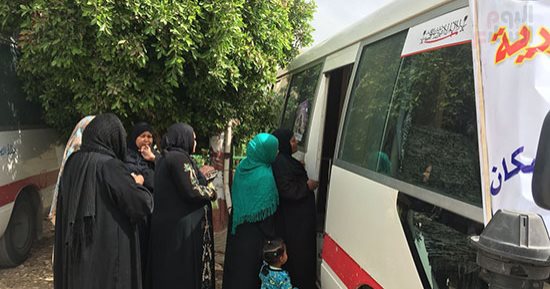 صور.. الكشف على 290 مواطنا فى مبادرة القضاء على فيروس سي بالأقصر