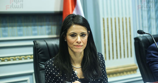 وزيرة السياحة تغادر للمشاركة فى افتتاح معرض آثار الفرعون الذهبى بلوس أنجلوس