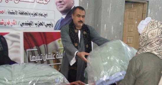 صور.. مستقبل وطن بأسيوط يواصل توزيع البطاطين فى القرى الأكثر احتياجا