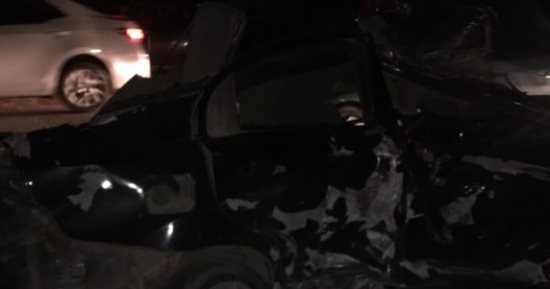 صور.. سيارة نقل تدهس أخرى ملاكى بمطلع دائرى المقطم