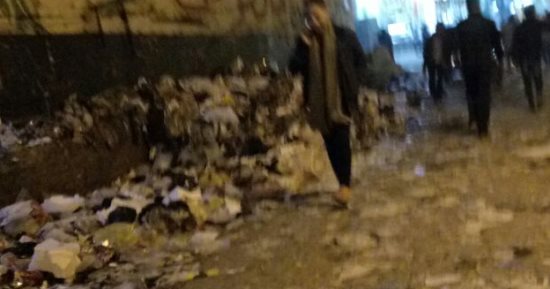 صور.. القمامة تملأ نفق الأمير بالخصوص