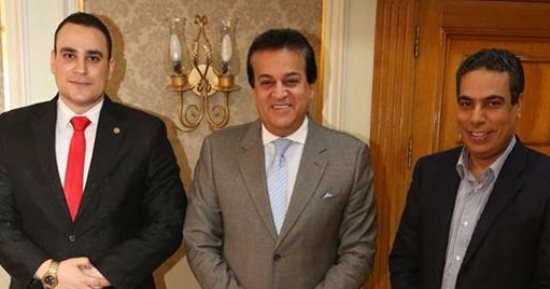 خالد عبد الغفار يلتقى بأستاذ جامعى بـ"قناة السويس" لبحث مطالب أعضاء التدريس