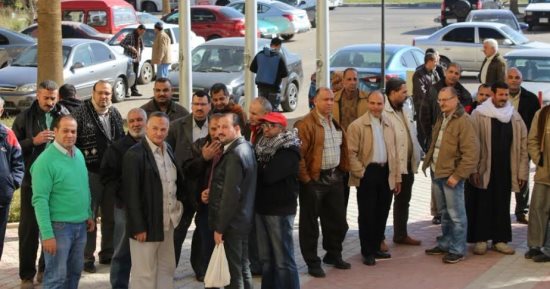 لجنة من محكمة الزقازيق لتسجيل بيانات عمال المصانع للجان الوافدين