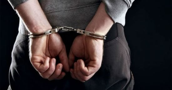 صاحب فرن وآخرين ينتحلون صفة ضباط شرطة لسرقة المواطنين