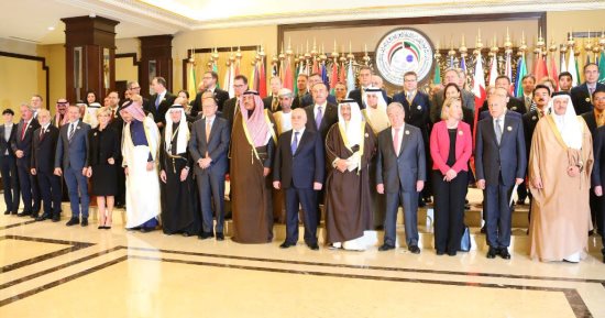 العراق يبدأ رحلة الـ100 مليار لإعادة الإعمار بالحرب على الفساد.. الكويت تدعم بغداد بمليارى دولار.. حيدر العبادى: نجحنا فى إعادة 2.5 مليون نازح.. والاستثمار كفيل بتحقيق التنمية