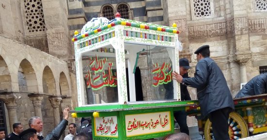 صور.. ضبط 24 بائعا متجولا وتنفيذ 501 قرار إزالة إشغالات فى حملات بالقاهرة