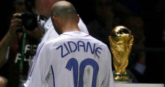 حكايات كأس العالم.. أسطورة زيدان والنهاية المأساوية!