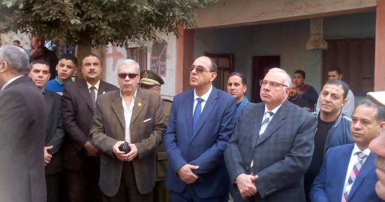 صور.. مدير أمن القليوبية يشارك بتشييع جنازة شهيد بنها