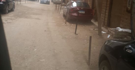 شكوى من وضع "خوازيق" فى شارع عز الدين عمر بالهرم تعيق حركة المواطنين