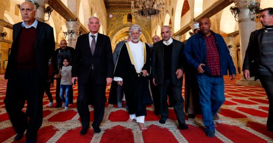 صور.. الوزير العُمانى يوسف بن علوى يزور المسجد الأقصى المبارك 