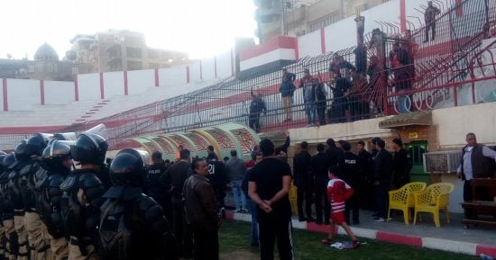 شاهد.. الأمن يفض اشتباكات لاعبى كفر الشيخ وجمهوره بعد هزيمة البلدية