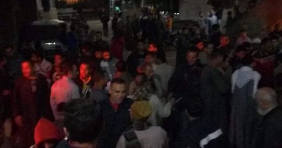 صور.. سقوط 4 أشخاص من أهالى قرية كفر عليم بالقليوبية فى بالوعة صرف صحى