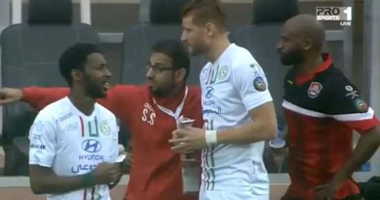 فيديو.. مشهد كوميدى من شيكابالا مع مدرب الاتفاق بالدورى السعودى